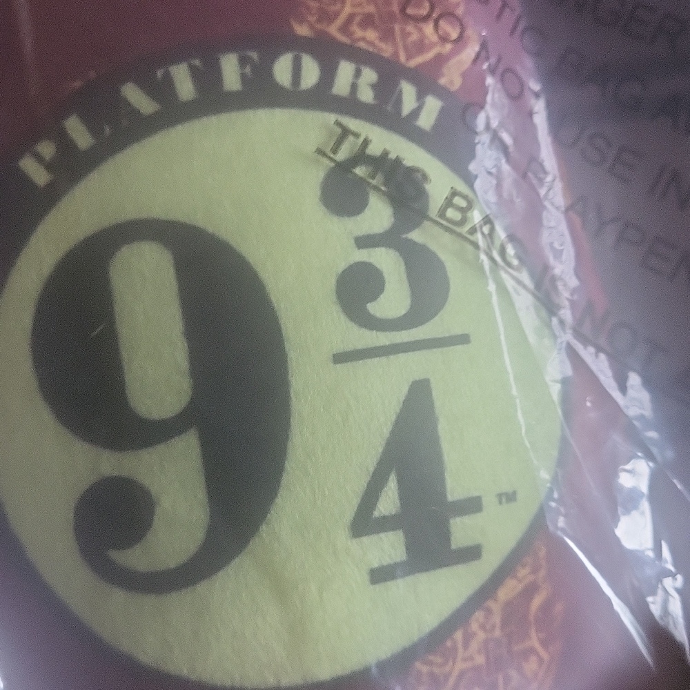 Harry Potter Sealed Not Opening Travel Pillow Adorable Comfy Love Hp - Picture 6 of 7